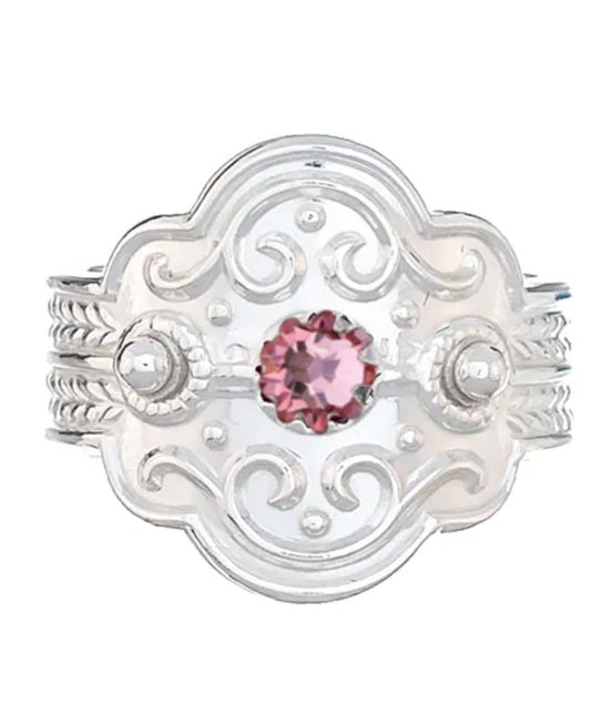 Ring med lyserosa krystall