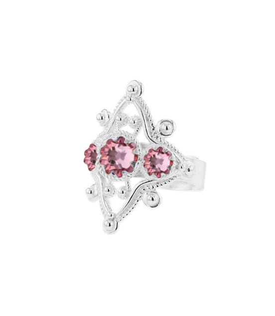 Ring med lyserosa krystaller