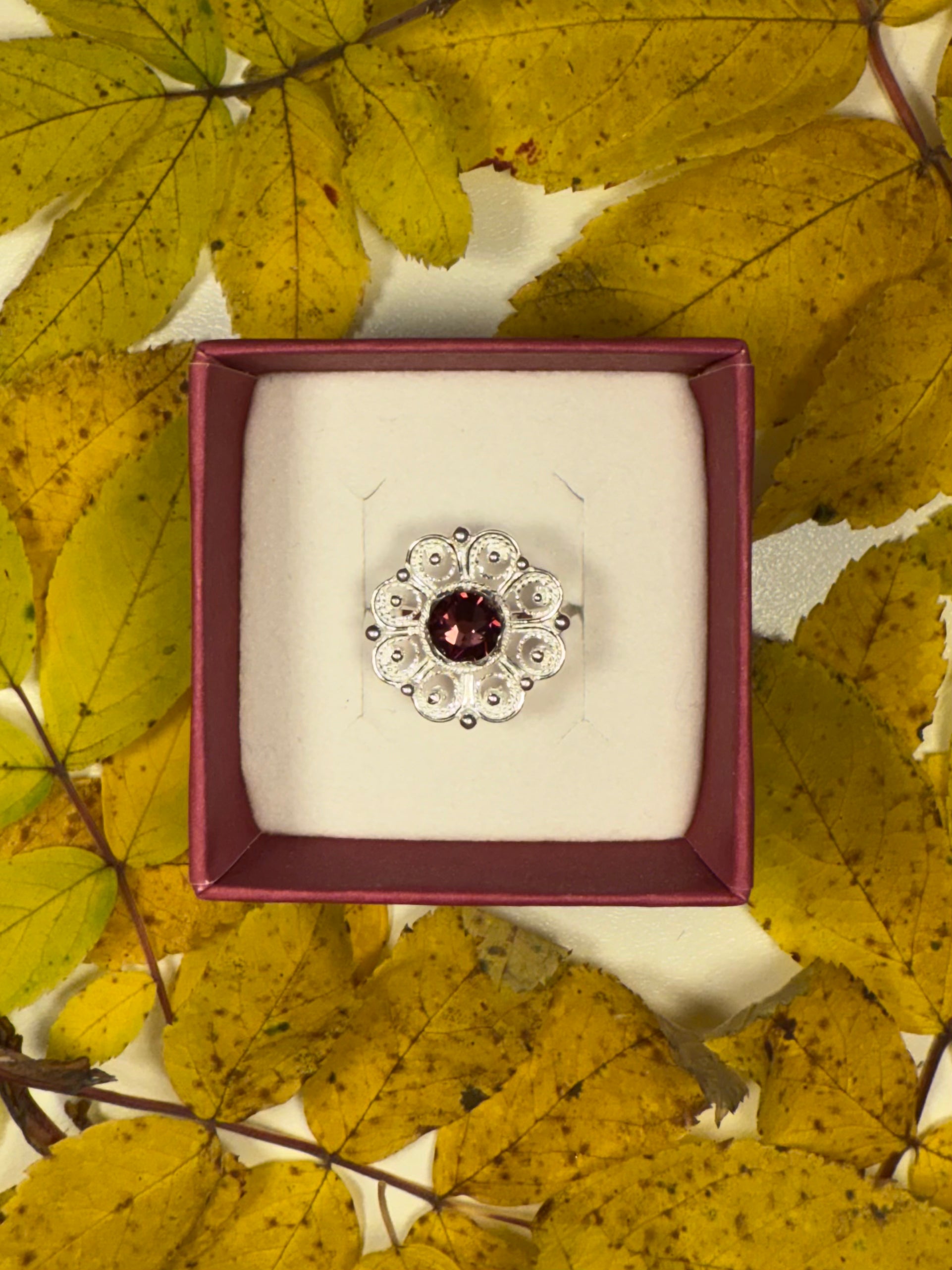 Ring med lilla krystall