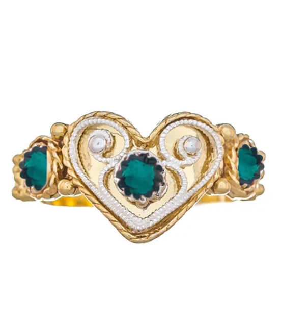 Ring med grønn krystall