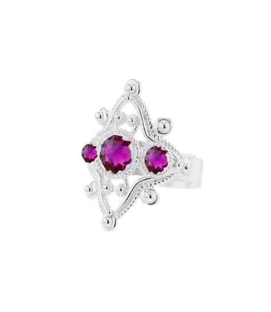 Ring med mørkerosa krystall