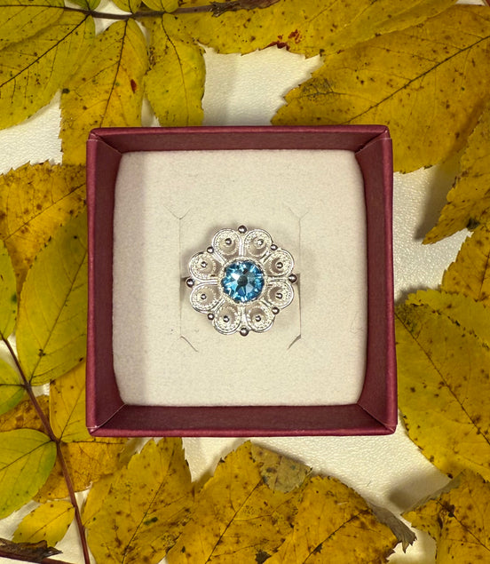 Ring med lyseblå krystall - utsolgt