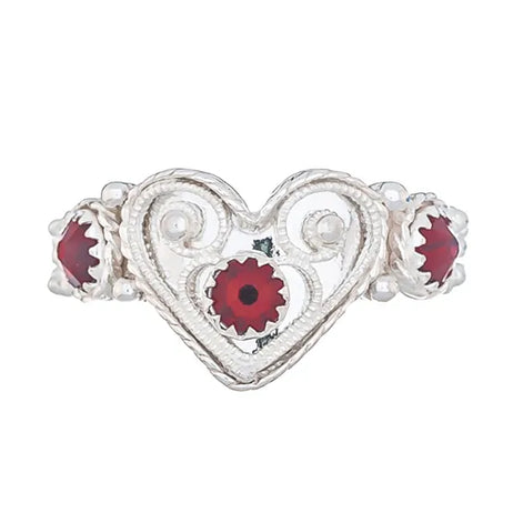 Ring med rød krystall