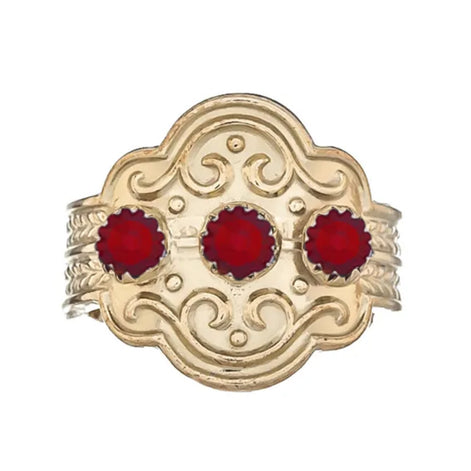 Ring med rød krystall