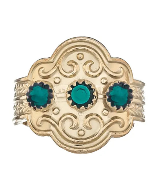 Ring med grønn krystall