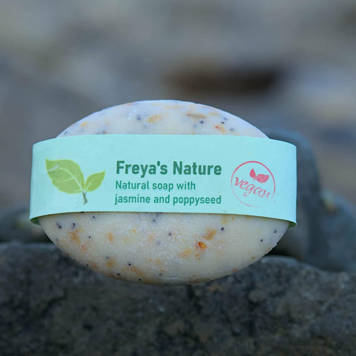 Håndlaget natursåpe (jasmine og poppyseed)