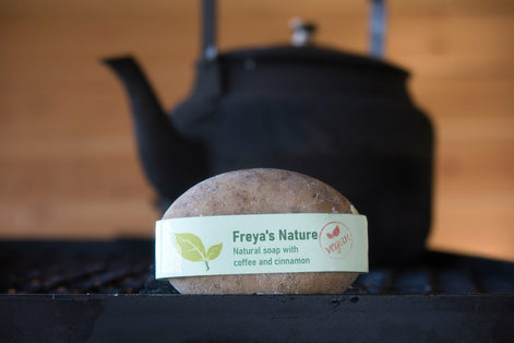 Håndlaget natursåpe (kaffe og kanel)