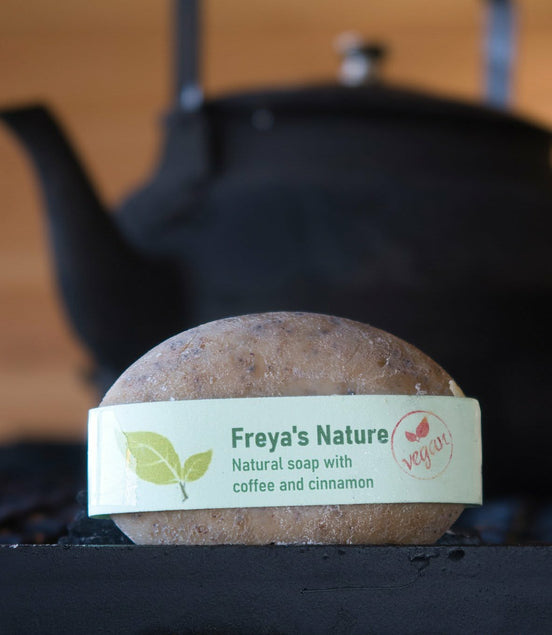 Håndlaget natursåpe (kaffe og kanel)