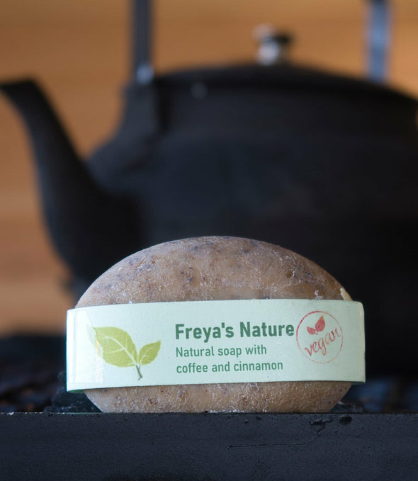 Håndlaget natursåpe (kaffe og kanel)