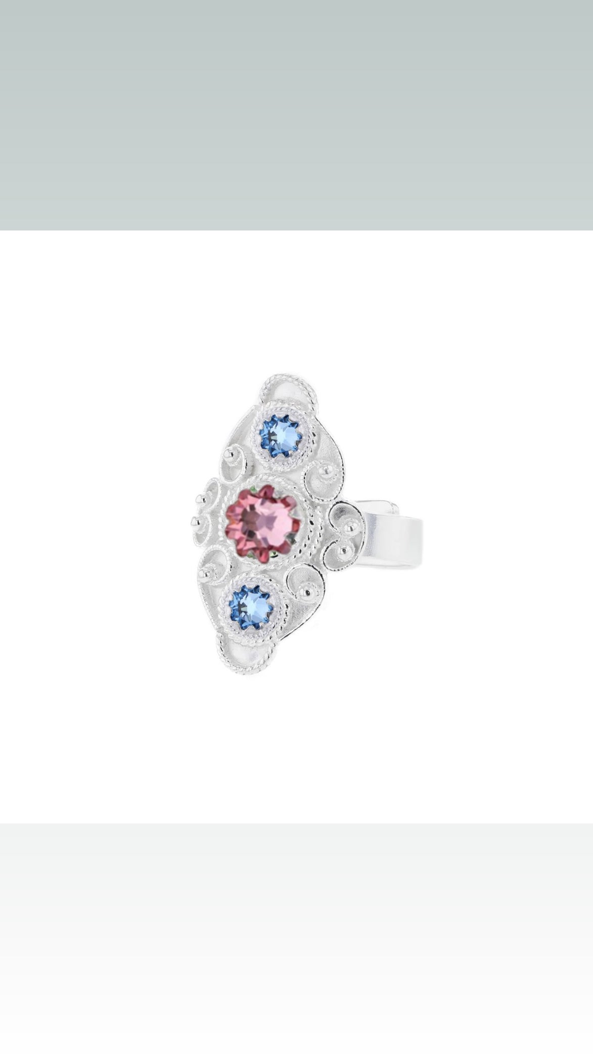 Ring med lyseblå og lyserosa krystall