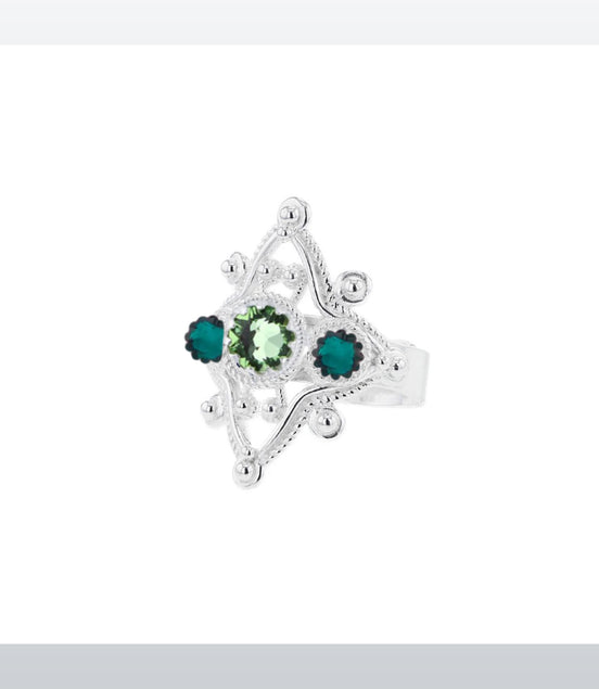 Ring med mørkegrønn og lysegrønn krystall