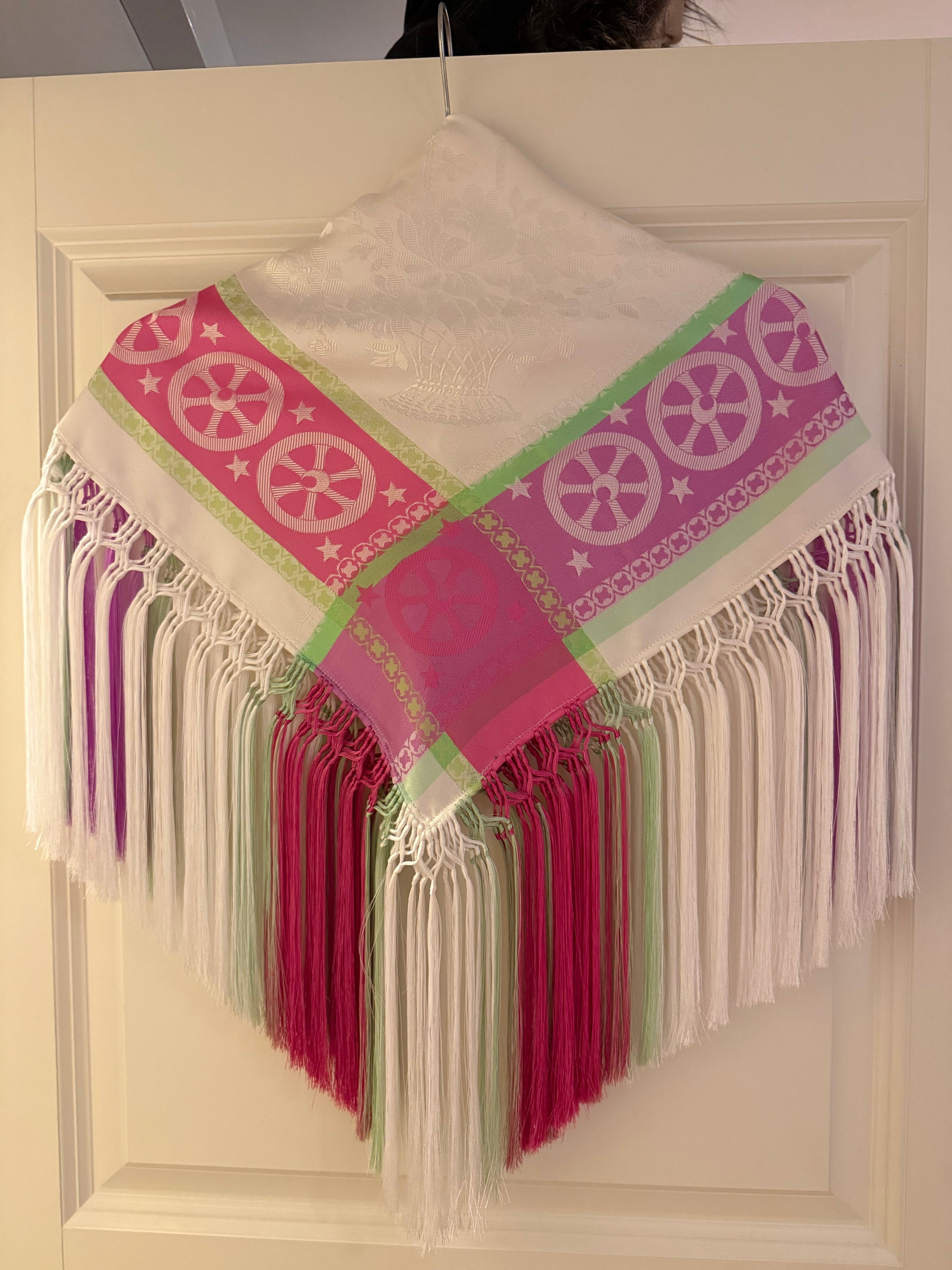 Liidni/ Silkesjal hvit med rosa (voksen/ungdom størrelse) - utsolgt