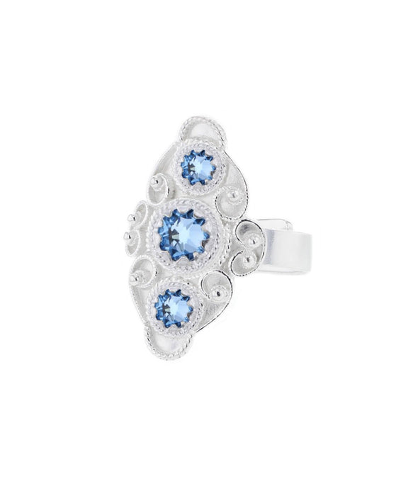 Ring med lyseblå krystall