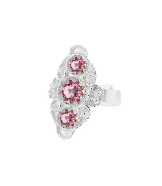 Ring med lyserosa krystall