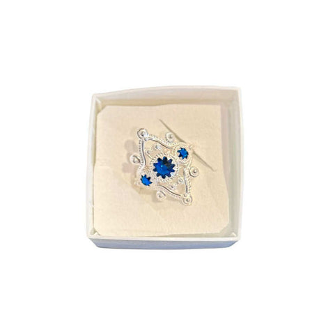 Ring med mørkeblå krystaller